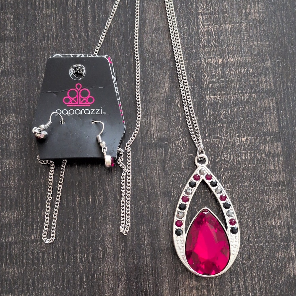 Paparazzi Silvertone Necklace & Earrings Set NWT